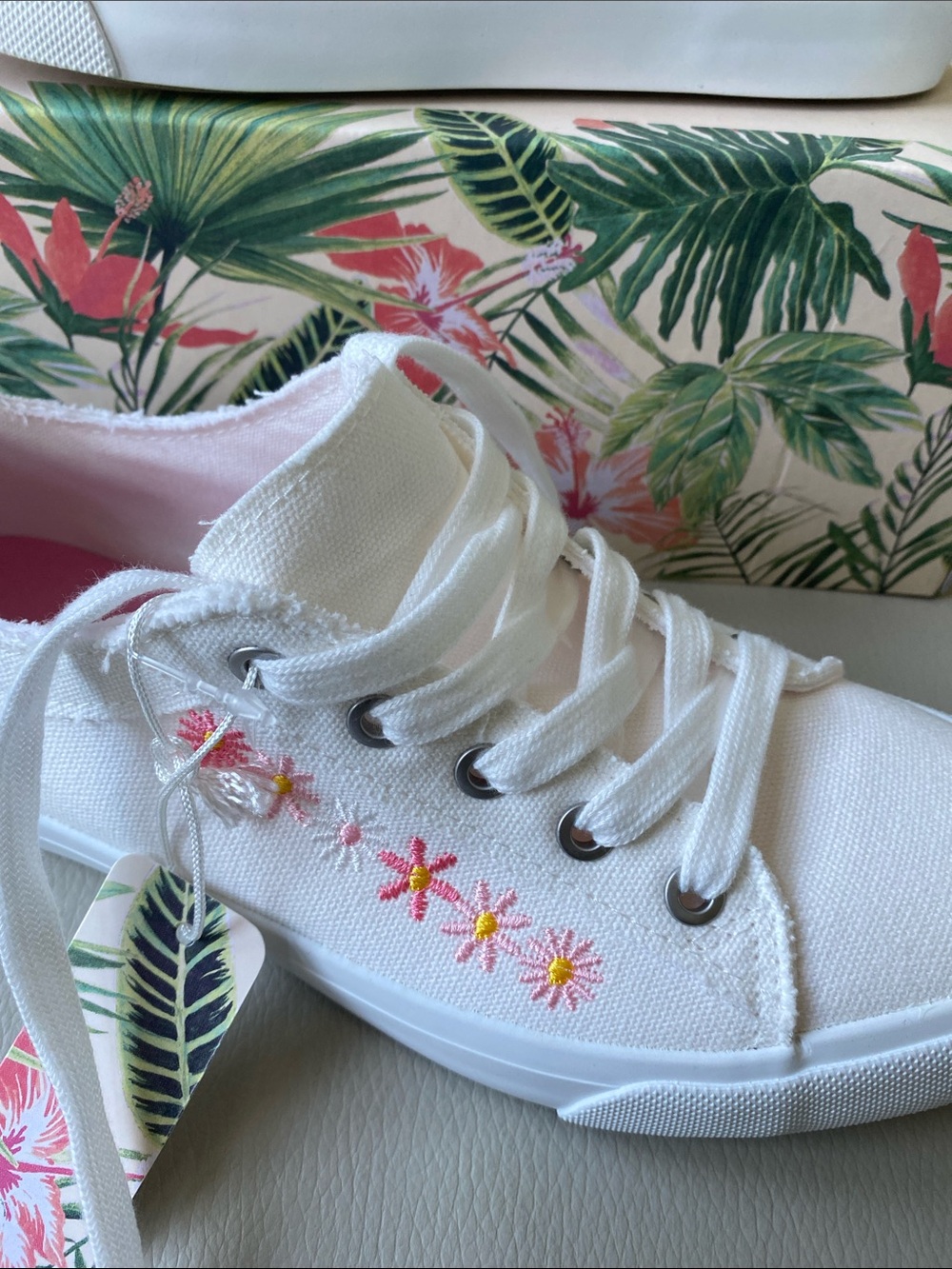 TOMMY BAHAMA sneakers - Picture 2 of 7